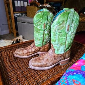 CORRAL, sz 8.5, Embroidery Western Boot, broad square toe